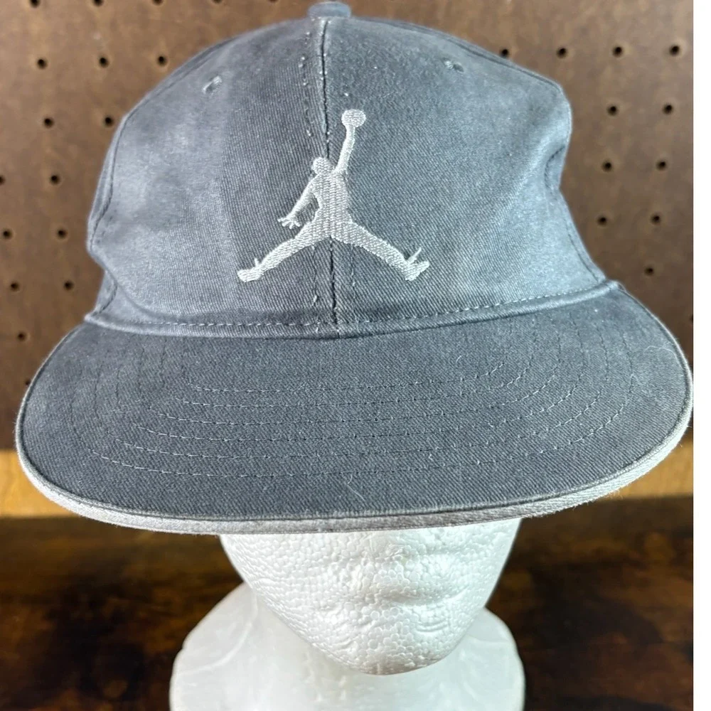 Jordan Youth Gray Baseball Cap Snapback Embroidered Jumpman Logo‎